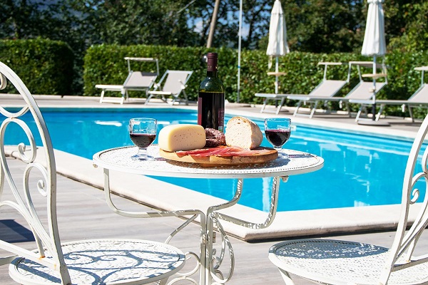 Holiday apartments wit private swiming pool in Le Marche, Italy.;