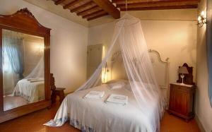 holiday apartment with a private swimming pool in Liguria, Italy. 5