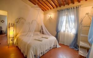 holiday apartment with a private swimming pool in Liguria, Italy. 6