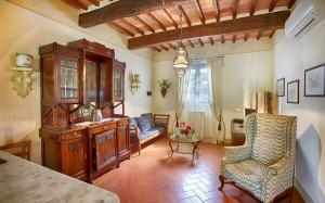 holiday apartment with a private swimming pool in Liguria, Italy. 8