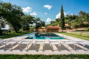 Holiday villa with private swimming pool in Tusany, Italy by www.payatarrival.com 1